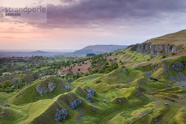 Europa  Großbritannien  über  Sonnenaufgang  verlassen  Bergwerk  Grube  Gruben  steil  Brecon Beacons National Park  Powys  Wales