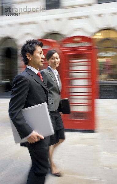 Geschäftsfrau  Geschäftsmann  gehen  London  Hauptstadt