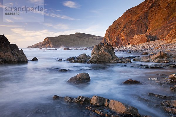 hoch  oben  Europa  Felsen  Strand  Großbritannien  Küste  Gezeiten  Fenstersims  Flut  Cornwall  England