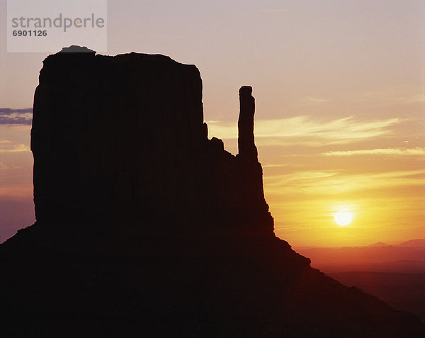 Vereinigte Staaten von Amerika  USA  Sonnenuntergang  Silhouette  Tal  Monument  Fäustling  Arizona  Spitzkoppe Afrika