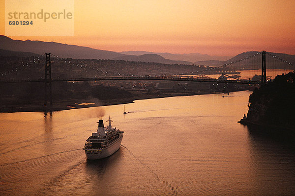 Sonnenuntergang  Brücke  Schiff  Eingang  Kreuzfahrtschiff  Kanada