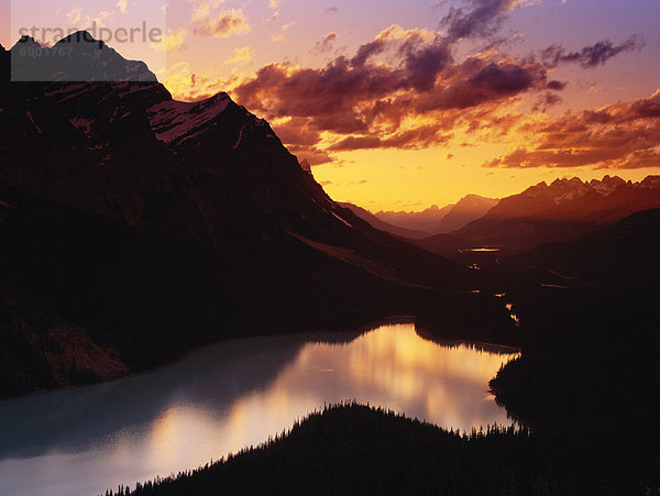 Sonnenuntergang  über  See  Peyto Lake  Alberta  Banff  Kanada