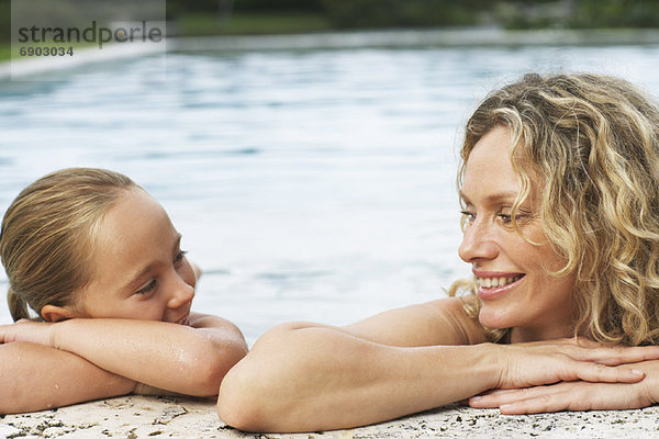 Schwimmbad Tochter Mutter - Mensch