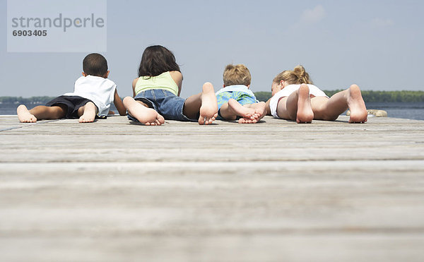 liegend  liegen  liegt  liegendes  liegender  liegende  daliegen  Dock