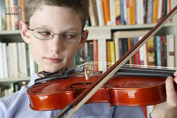 Boy spielen Geige