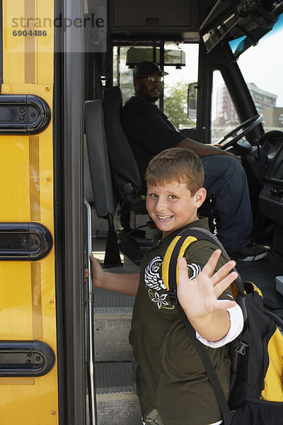 einsteigen  Junge - Person  Omnibus  Schule