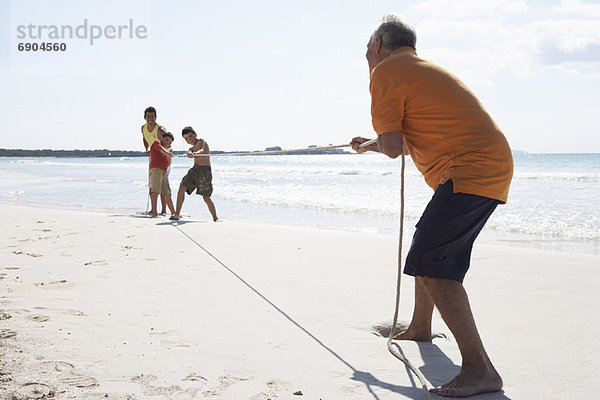 Strand  spielen  Tauziehen