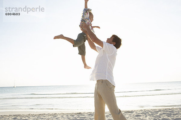 Strand Menschlicher Vater Sohn spielen