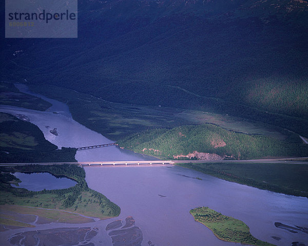 Vereinigte Staaten von Amerika  USA  Brücke  Bundesstraße  Ansicht  Luftbild  Fernsehantenne  Alaska  Anchorage