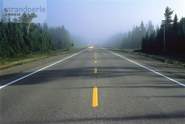 Auto  Fernverkehrsstraße  Nebel  Bundesstraße  Kanada  Ontario