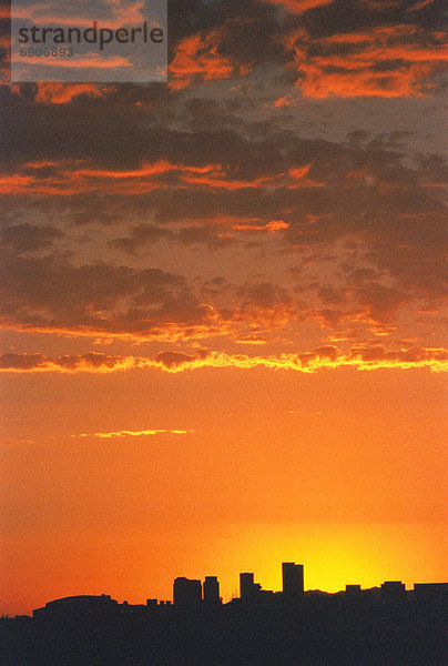 Vereinigte Staaten von Amerika  USA  Skyline  Skylines  Sonnenuntergang  Silhouette  Großstadt  Arizona  Phoenix