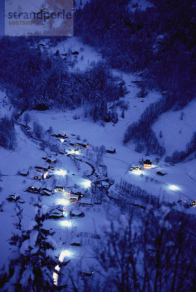 Berg  Winter  Nacht  Baum  Gebäude  Schweiz