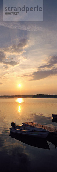 Sonnenuntergang  See  Boot  Dock