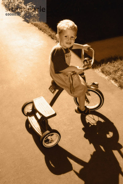 Portrait  Junge - Person  Dreirad