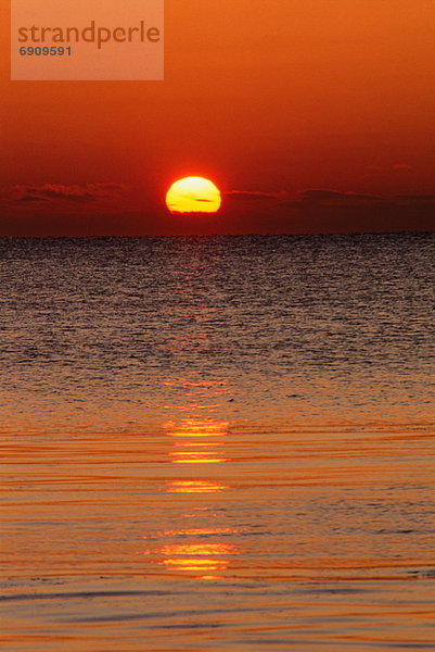 Sonnenuntergang  Ontariosee  Lake Ontario  Kanada  Whitby