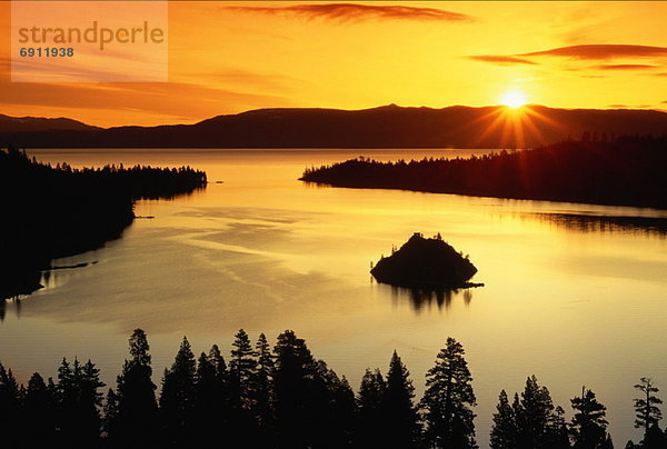 Vereinigte Staaten von Amerika  USA  Sonnenaufgang  Lake Tahoe  Kalifornien