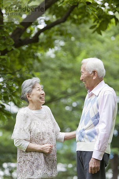 stehend  Senior  Senioren  Tokyo  Hauptstadt  Honshu  Japan
