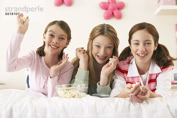 werfen  Schlafzimmer  Mädchen  Popcorn