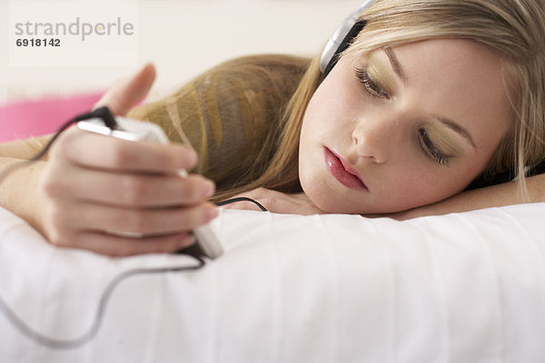 zuhören  Schlafzimmer  Spiel  MP3-Player  MP3 Spieler  MP3 Player  MP3-Spieler  Mädchen