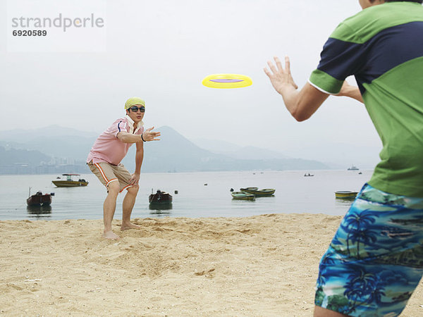 Mensch  Menschen  Strand  Frisbee  spielen