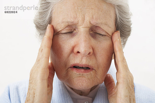 Frau Kopfschmerzen leiden