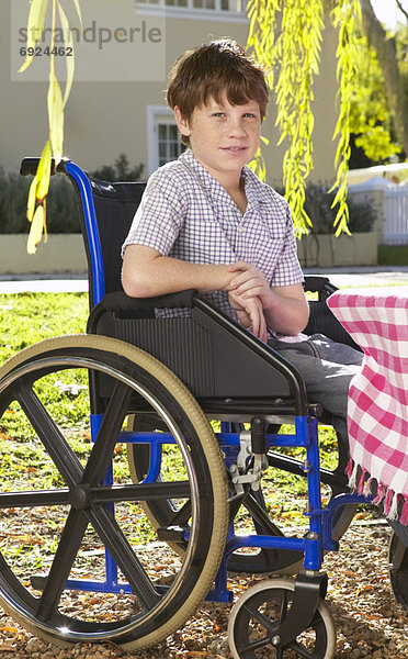 Portrait  Junge - Person  Rollstuhl