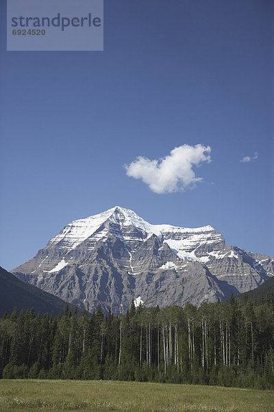 Mount Robson  hoechster Berg der kanadischen Rocky Mountains  3954 m  Mount Robson Provincial Park  British Columbia  Kanada