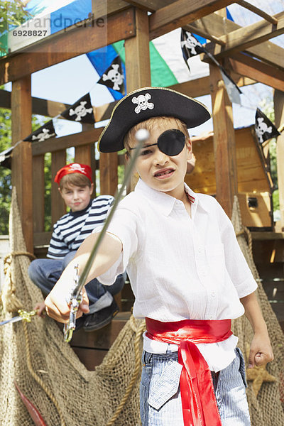 Portrait  Junge - Person  simulieren  Pirat
