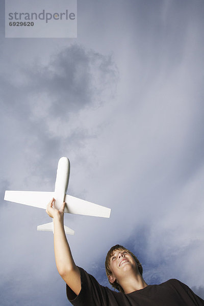 Flugzeug  fliegen  fliegt  fliegend  Flug  Flüge  Junge - Person  Modell