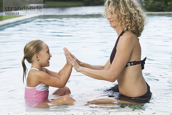 Schwimmbad Tochter Mutter - Mensch spielen