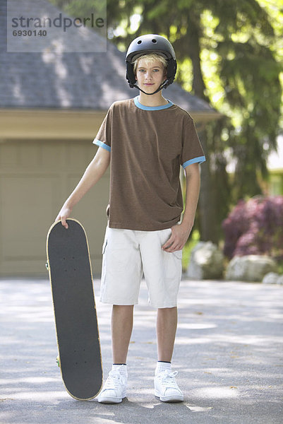 Portrait  Junge - Person  Skateboard