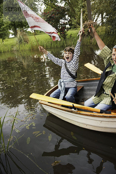 Ruderboot  Junge - Person  simulieren  Pirat