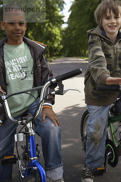 Junge - Person  Fahrrad  Rad