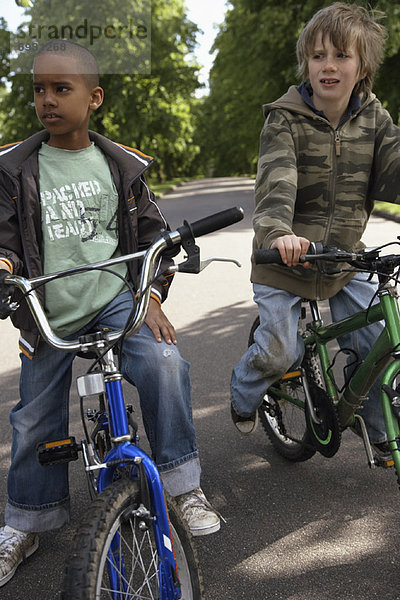 Junge - Person  Fahrrad  Rad