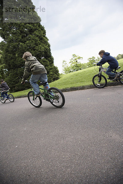 Junge - Person  Fahrrad  Rad