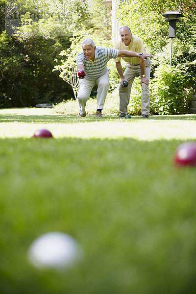 Mann  Rasen  Bowling