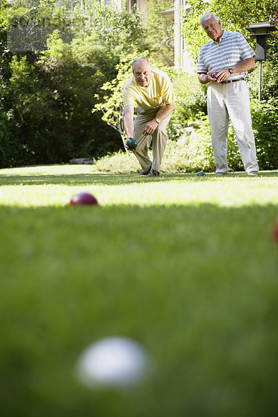 Mann  Rasen  Bowling