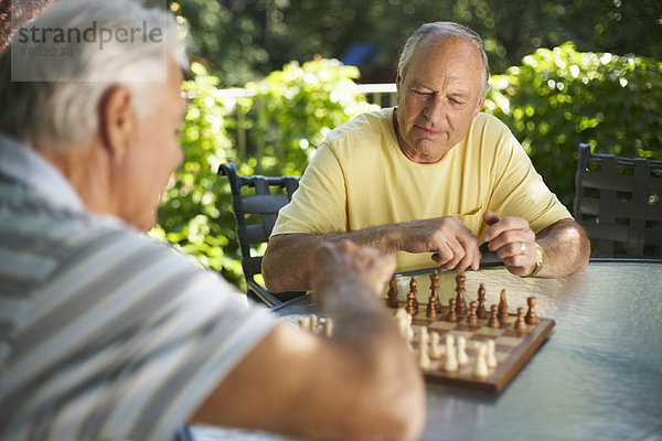 Männer spielen von Schach