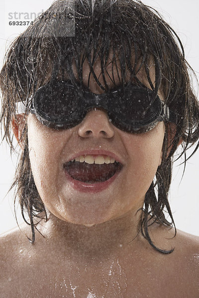 Portrait  Junge - Person  Schutzbrille  Kleidung  schwimmen