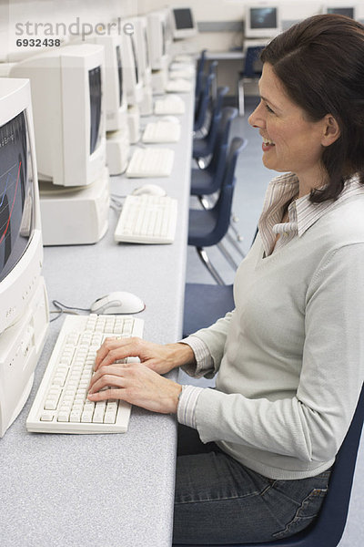 Frau Computer Zimmer