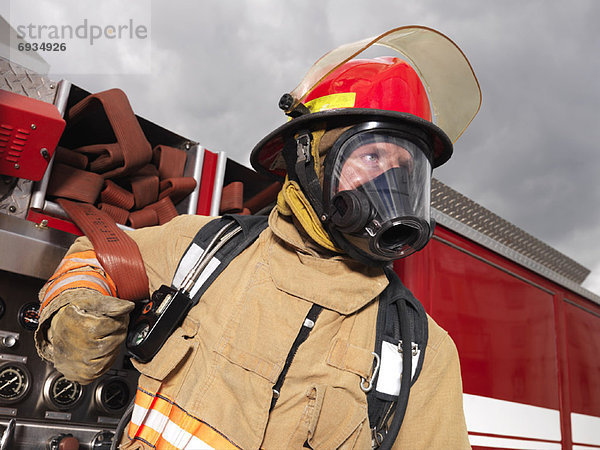 Feuerwehrmann  ziehen  Feuer  Lastkraftwagen