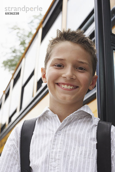 Junge - Person  Omnibus  Schule