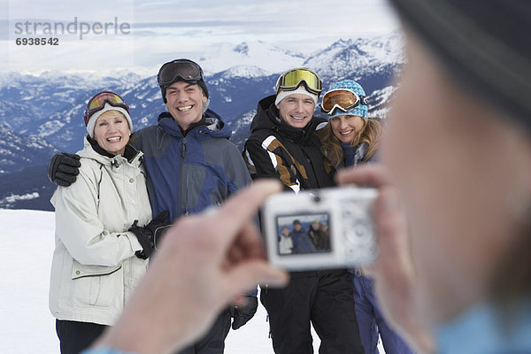 Freundschaft Fotografie nehmen Hügel Mensch Ski