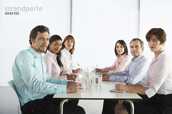 Mensch  Menschen  Konferenzraum  Tisch  Business