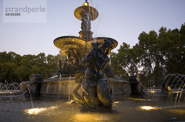 Argentinien  Mendoza  Trinkbrunnen  Brunnen