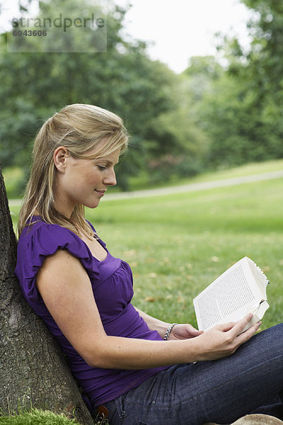 Frau Lesung im Park