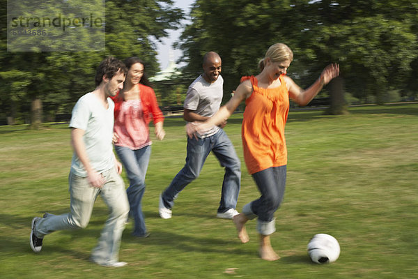 Freundschaft Fußball spielen