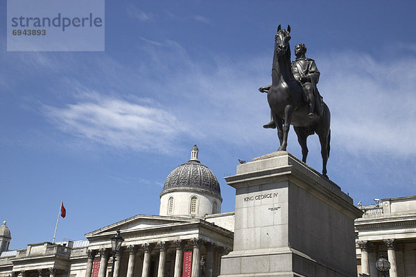 König Georg IV. Statue im Trafalgar Square  London  England