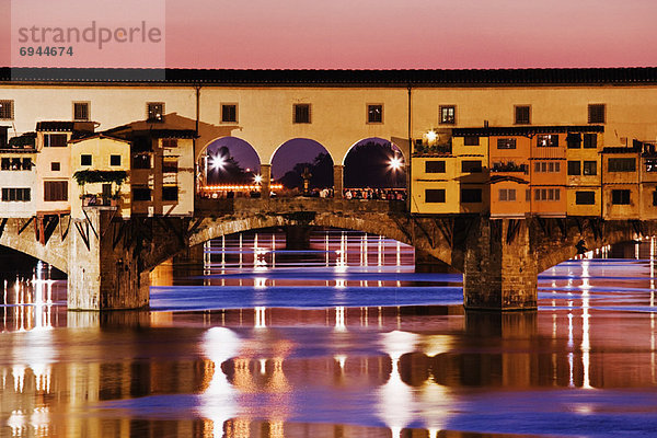 Fluss Arno  Florenz  Italien