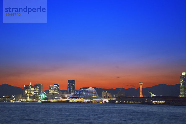 Skyline  Skylines  Hafen  Abend  Großstadt  Hyogo  Japan  Kobe